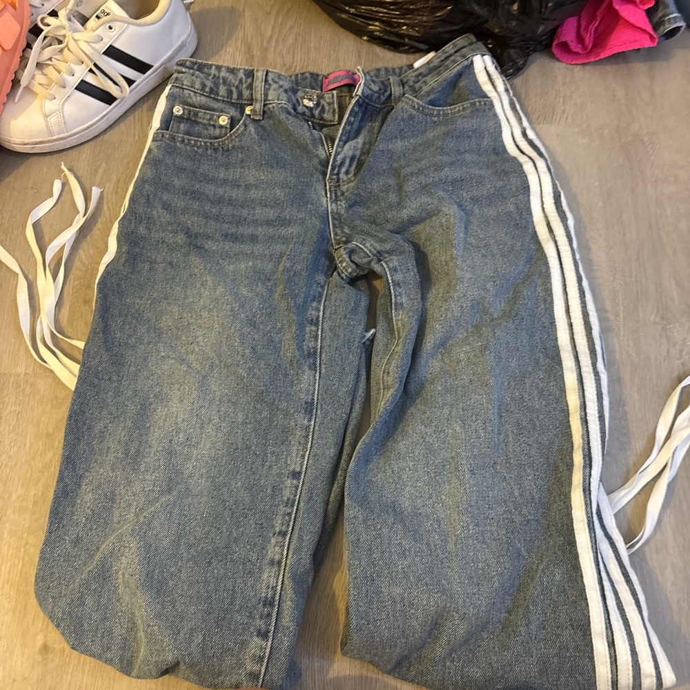Bow tie jeans